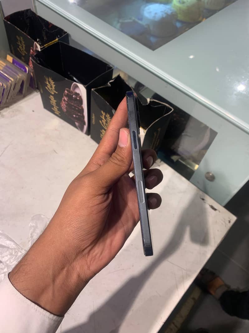 Iphone 12 pro max 2