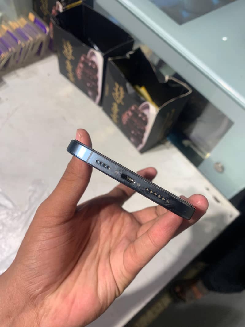 Iphone 12 pro max 7