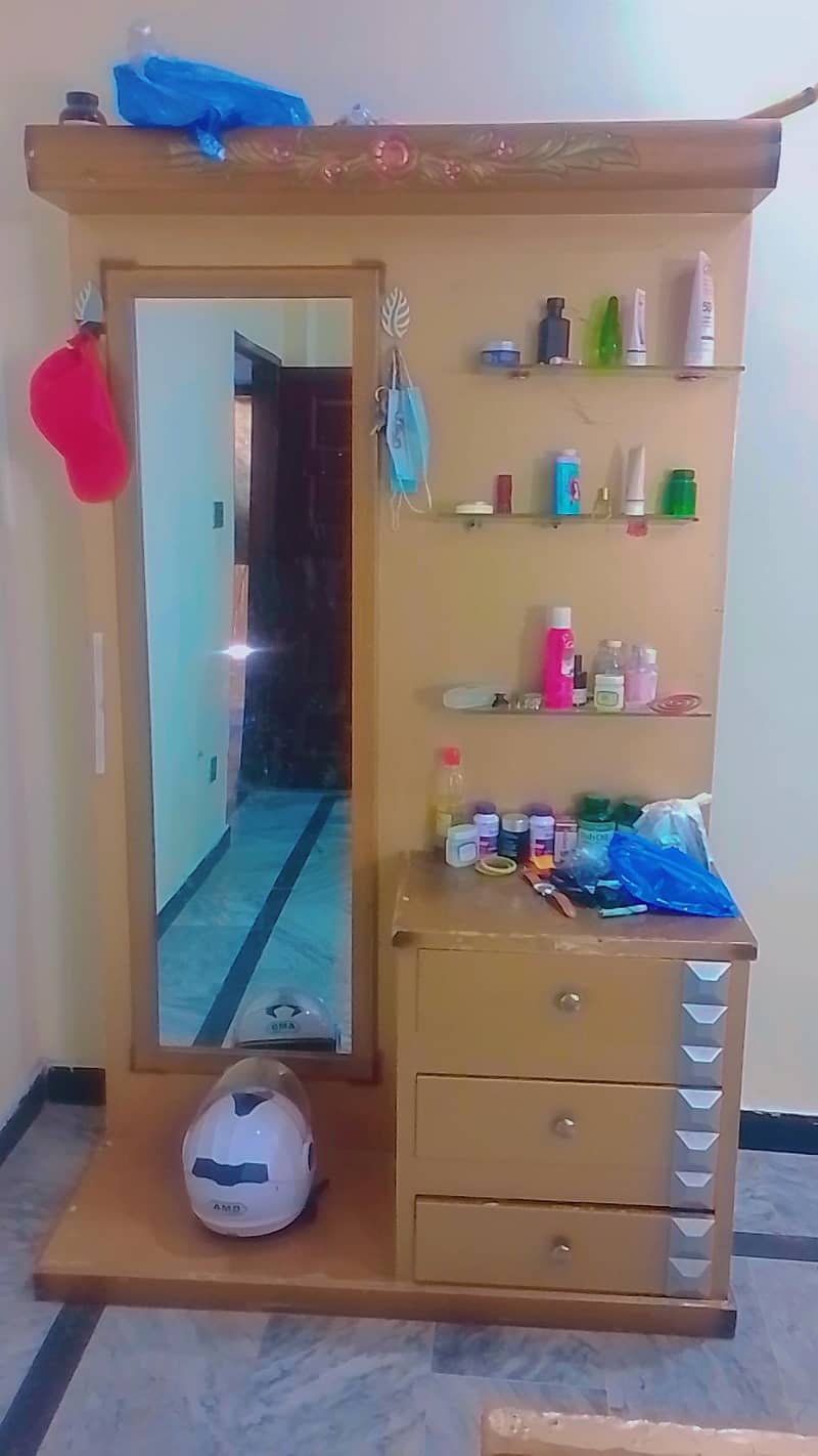 Dressing table 0