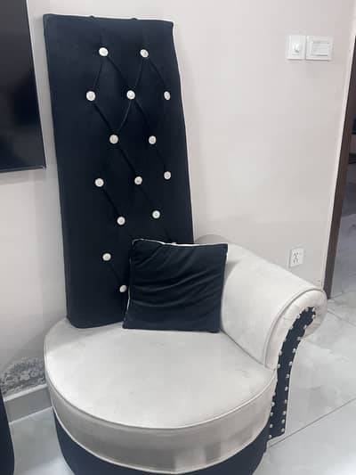 Room chair with table