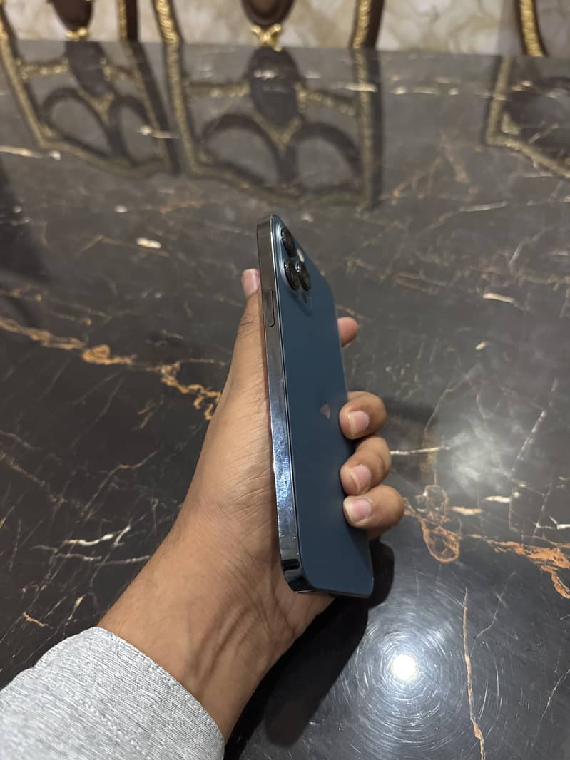 iPhone 12 Pro Max 1