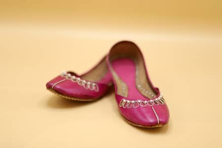 girl shoes/leather khussa