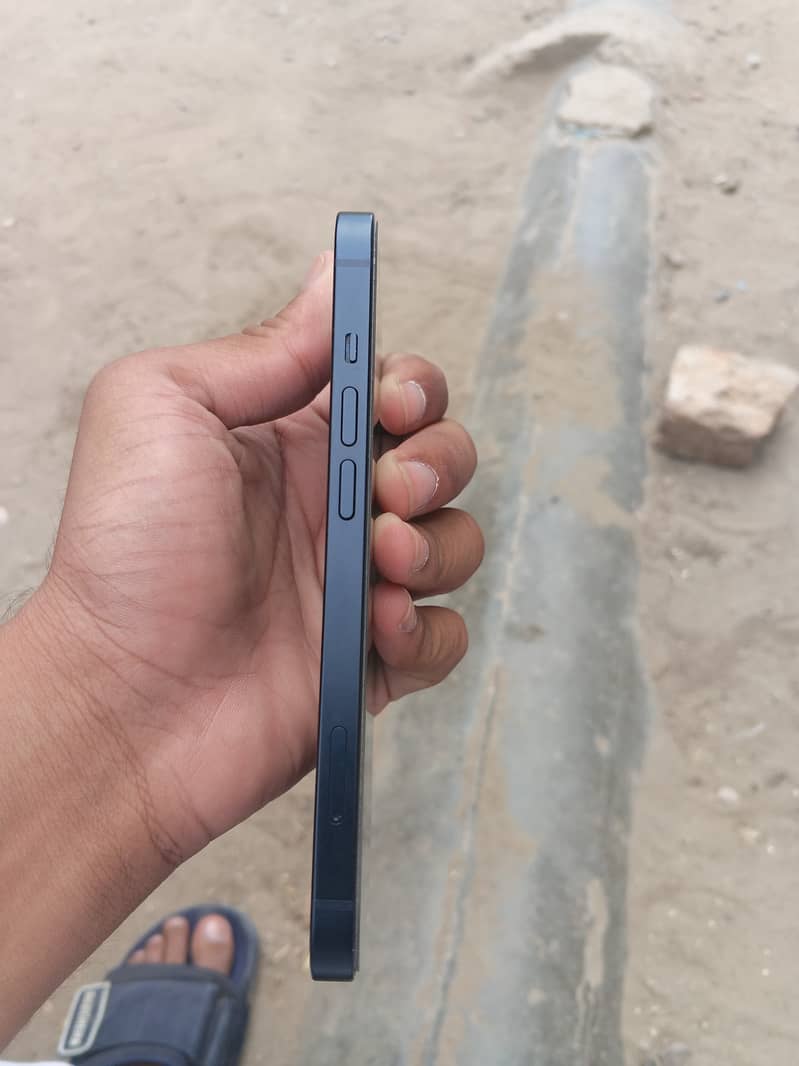 iPhone 13 3