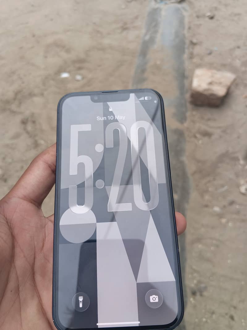 iPhone 13 6