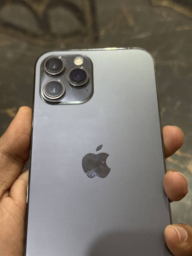 iPhone 12 Pro Max 4
