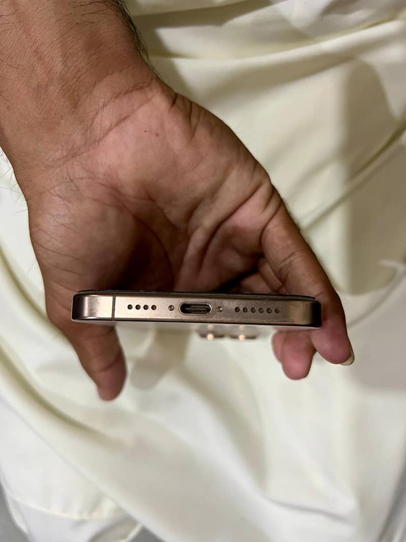 iphone 16 pro max 1