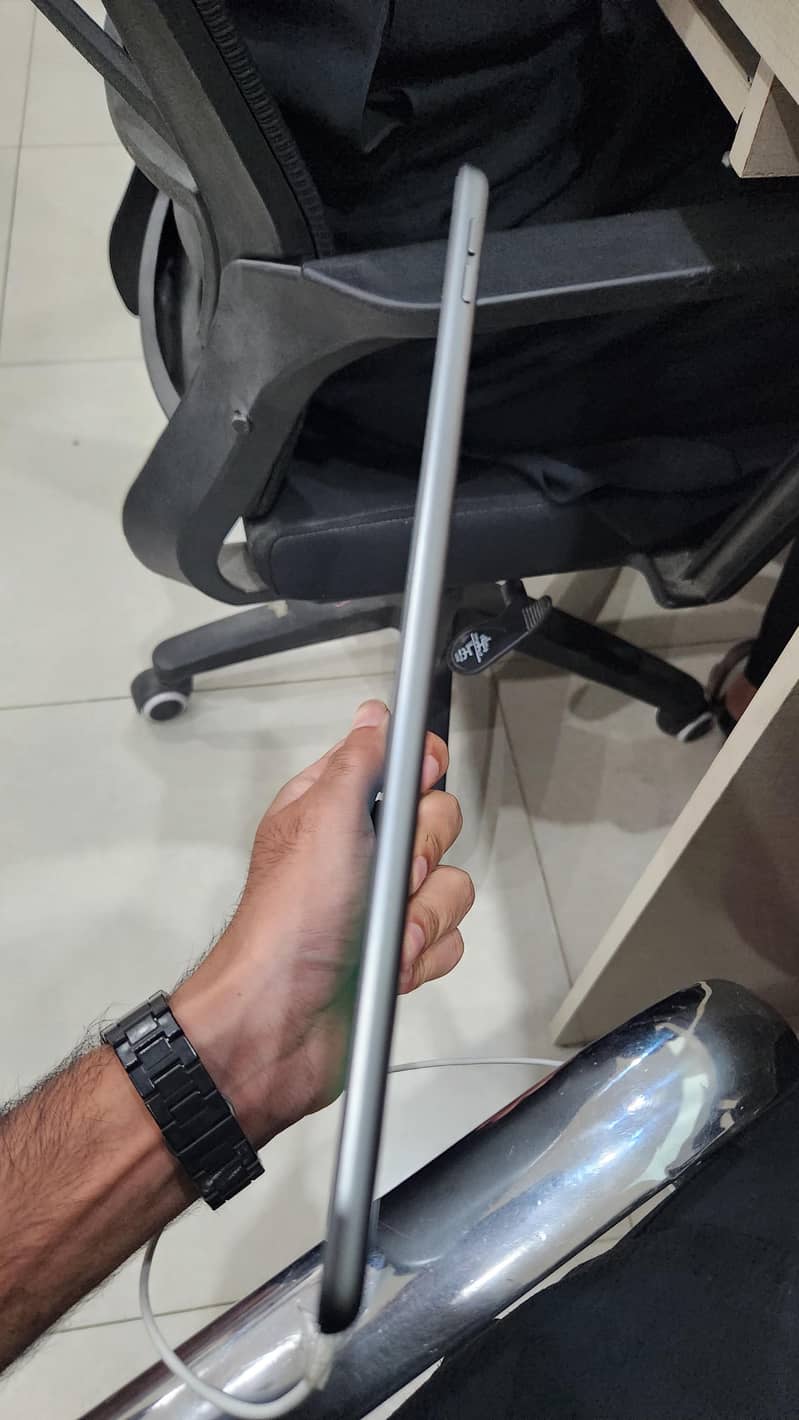 Ipad 7th generation (32gb) 3