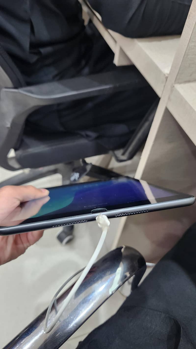 Ipad 7th generation (32gb) 5