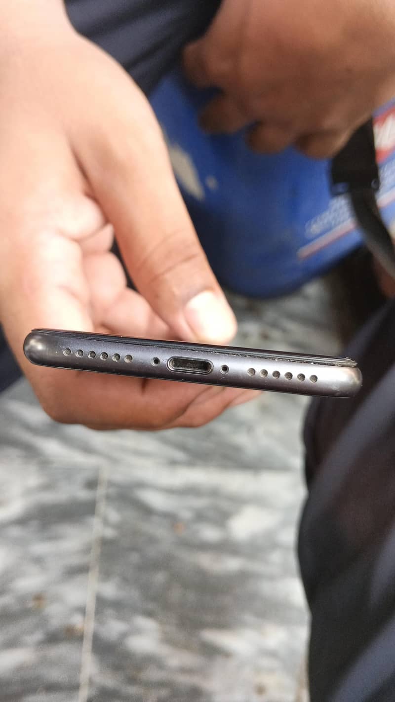 iPhone 8 3