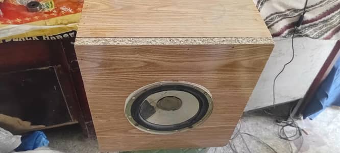 6 inch speaker with wooden box for sale.