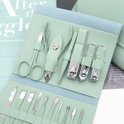 Premium 16 piece nail kit