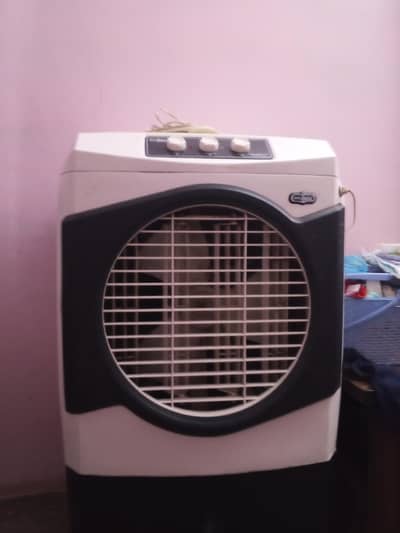 Am selling room color super Asia only 6 month use
