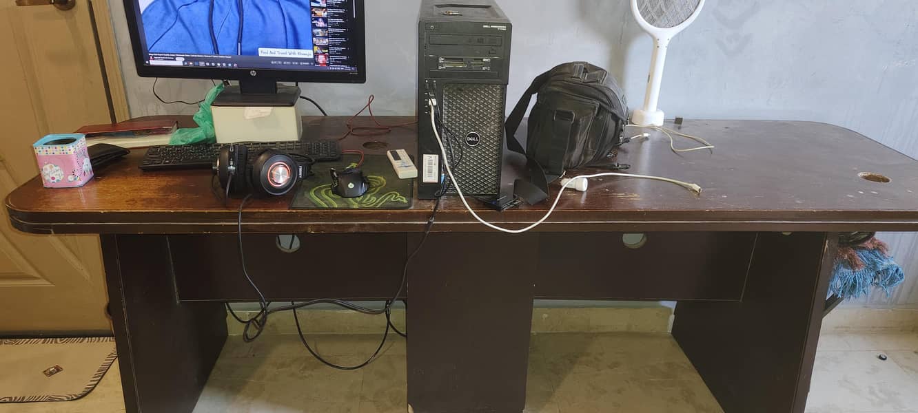 1 Computer table and 1 coffee table 1