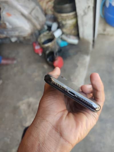 iPhone X pta approved hai bus sim ka issue hai baki phone ok hai