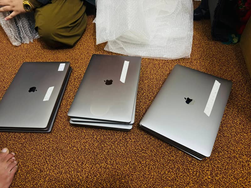 MacBook 1