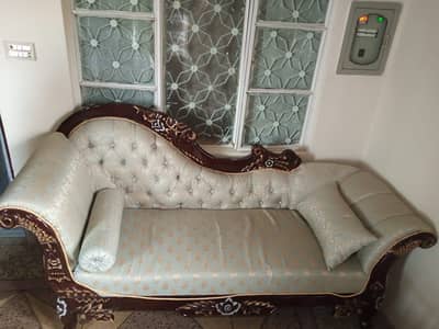 Dewan sofa