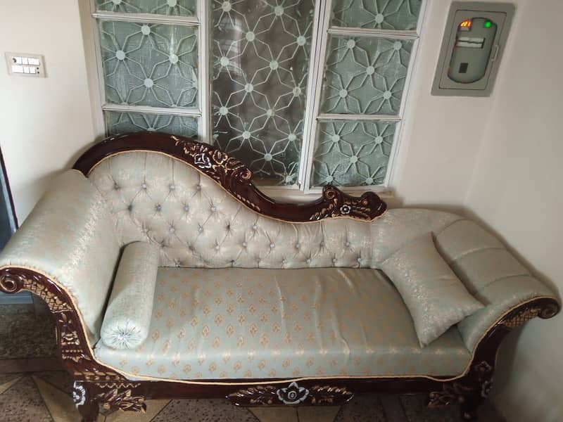 Dewan sofa 0