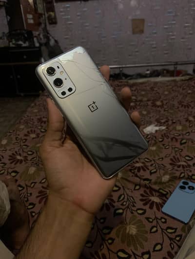 one plus 9 pro box + charger