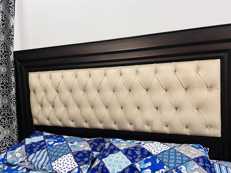 Bed set with dressing 4