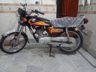 Honda 125 in good  condition with biometric  20/21 model
