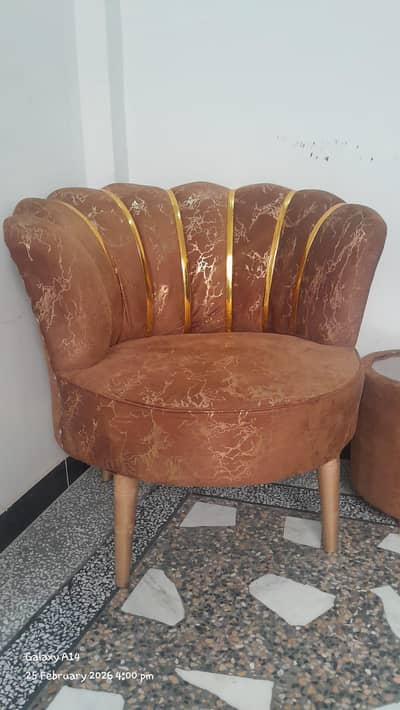 flower shape sofa in new condition only 2 month use