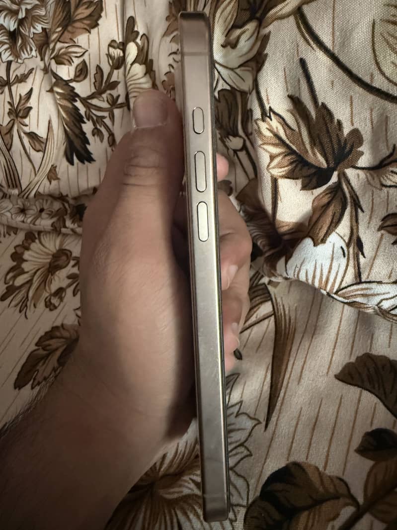 IPHONE 16 PRO MAX 1
