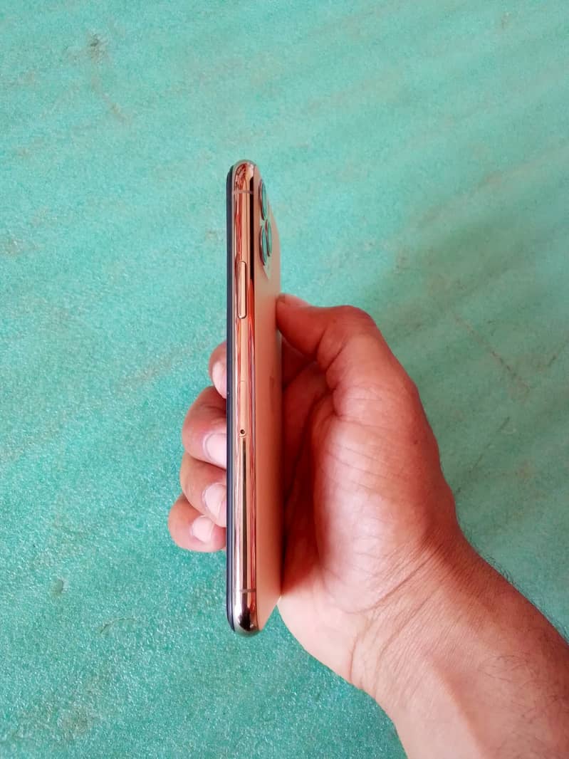iPhone 11 pro 4