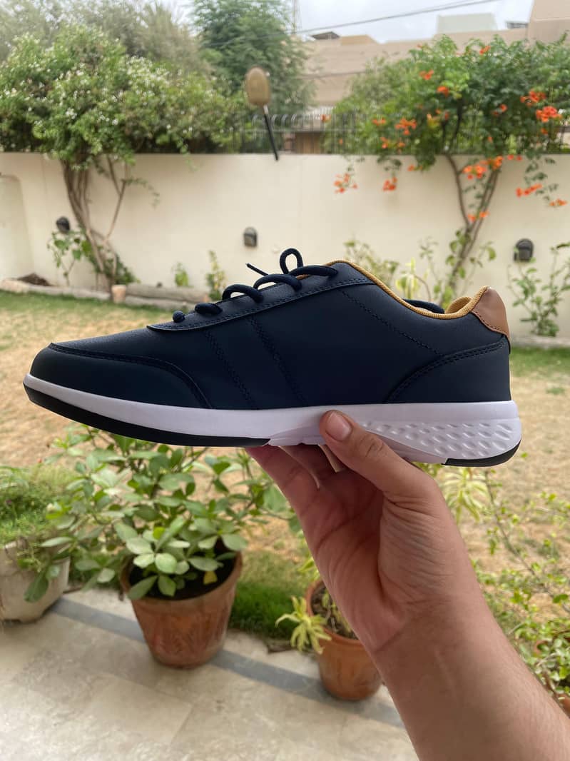 sneakers 13