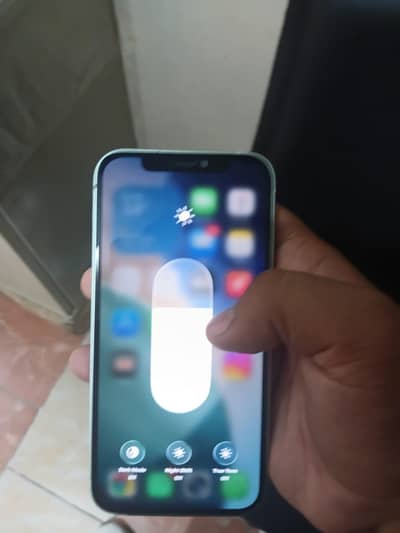 I phone 12 hai panel change hai camera Shaikh Kar Ra Hai