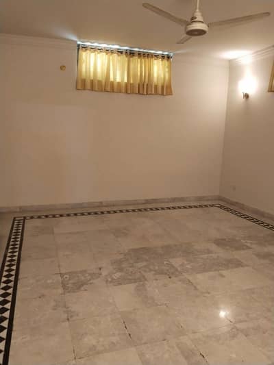 Upper Portion Sized 14 Marla Available In I-8/3