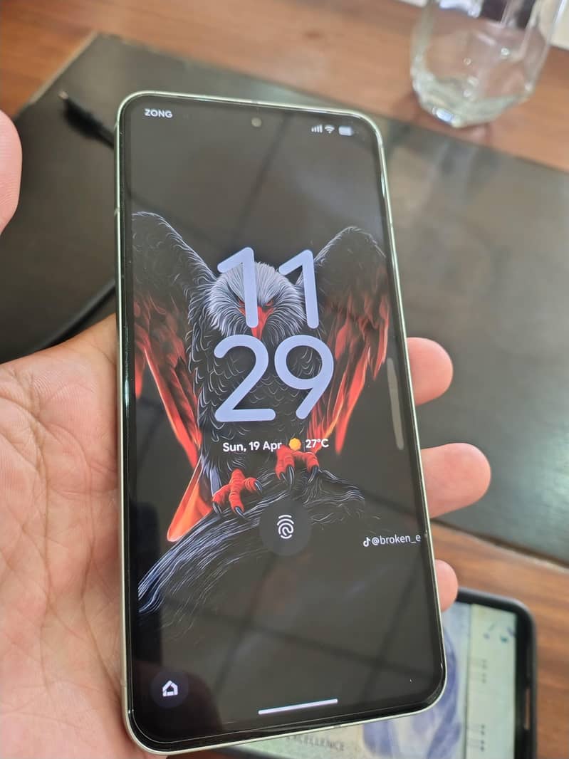 Google pixel 8 1