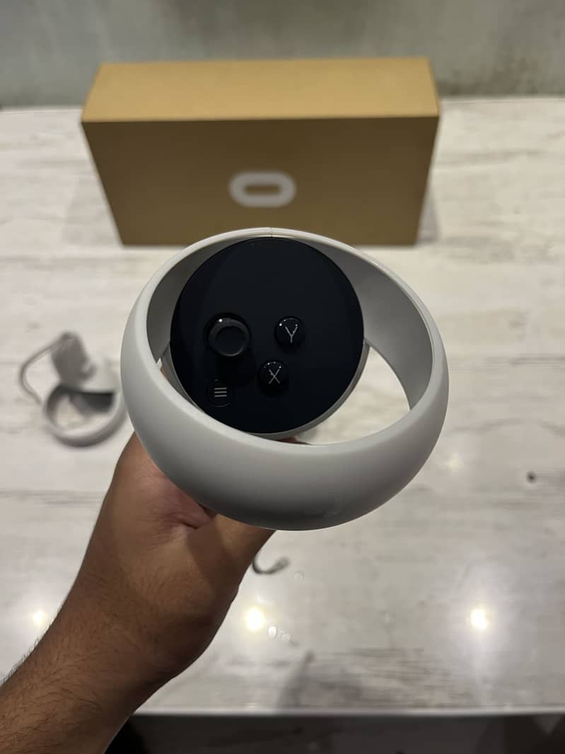 Meta Oculus Quest 2 128GB - 10/10 Condition with Complete Box 1