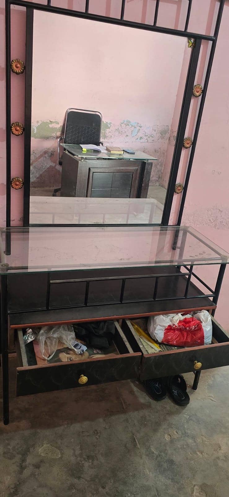 iron dressing table 2