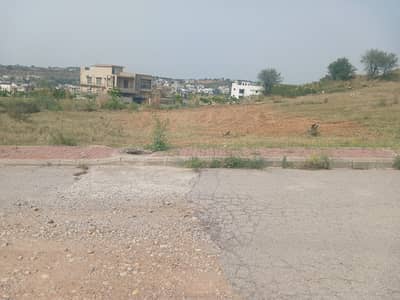 Kanal Plot For Sale With 30 Feet Green Belt