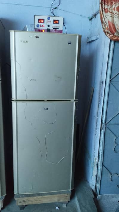 PEL REFRIGERATOR MADEUM SIZE CONDITION 10/08