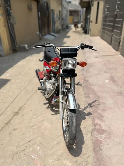 Brand new condition 10/10 scratche less body only 13500 km drive