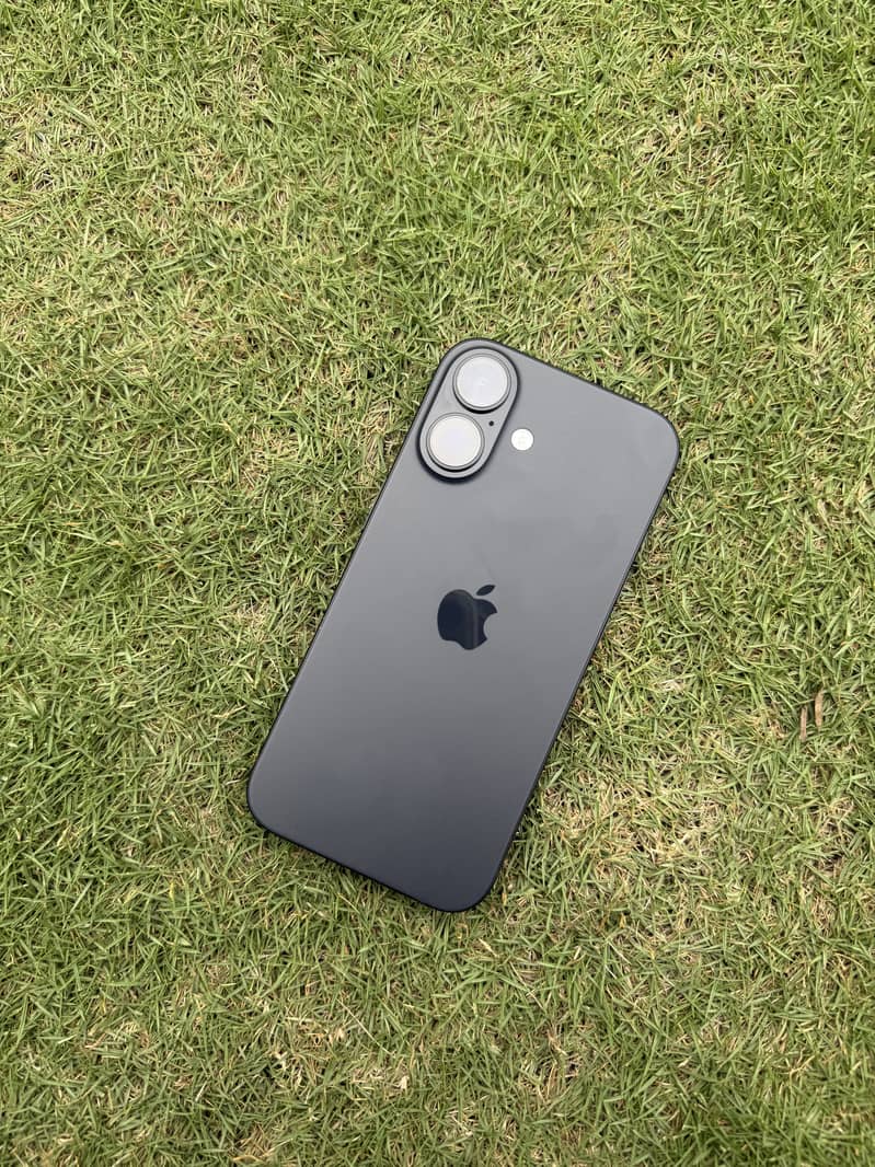 Apple iPhone 16 0
