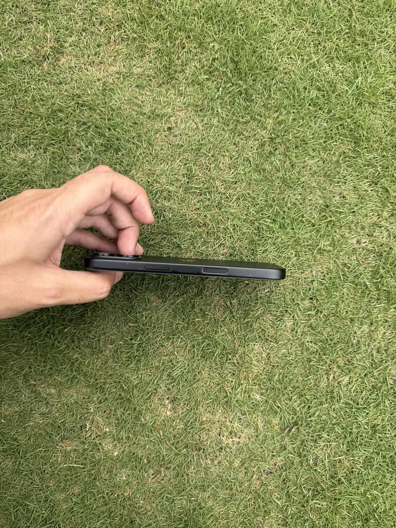 Apple iPhone 16 5