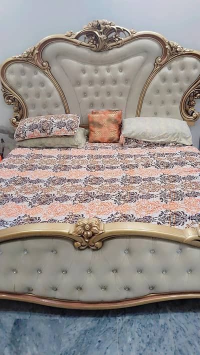 Bed and dressing