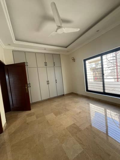10 Marla Spacious House In DHA Phase 8(EX-AIR AVENUE) With Original Photos