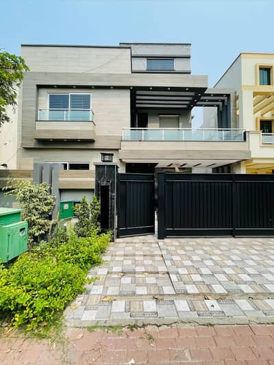 10 Marla Like Brand new house for rent in Bahria Town Lahore with 5 bedroom