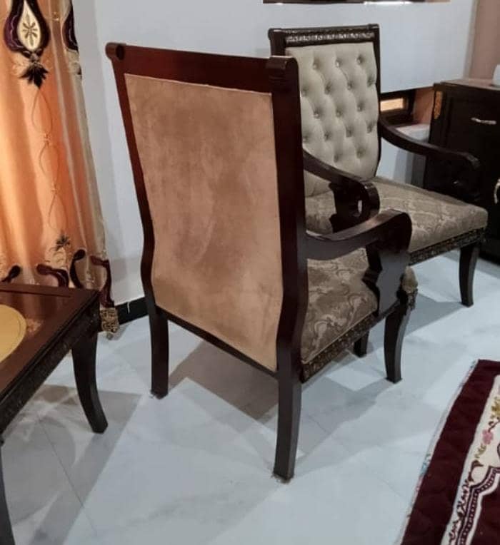Chairs with Table 1