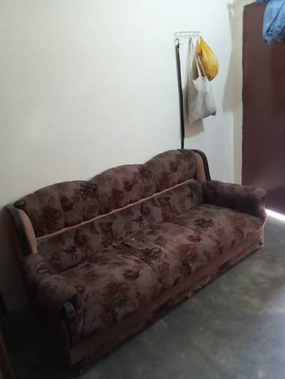 SOFA SET 5 SEATER LIKE NEW