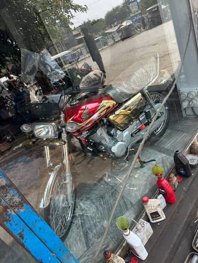 Honda 125  Black Gold