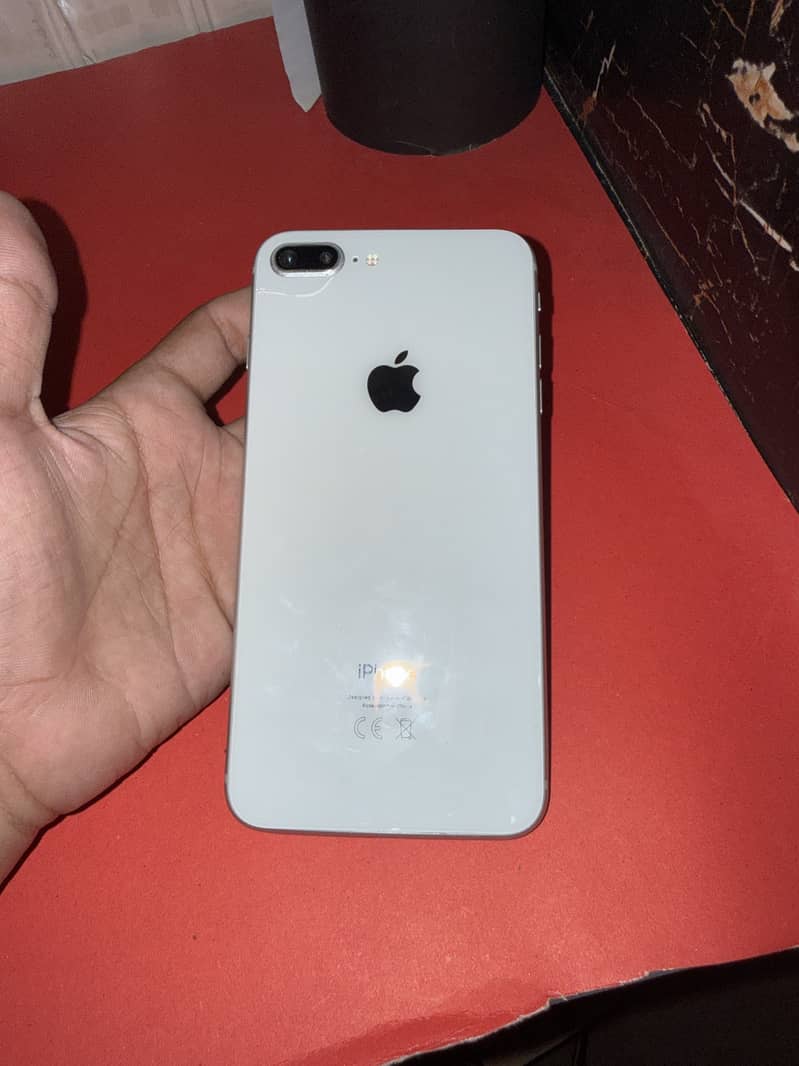Apple iPhone 8 Plus 1