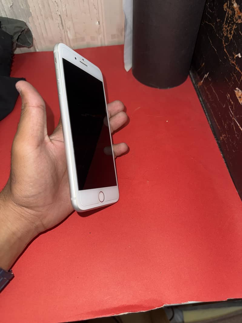 Apple iPhone 8 Plus 3