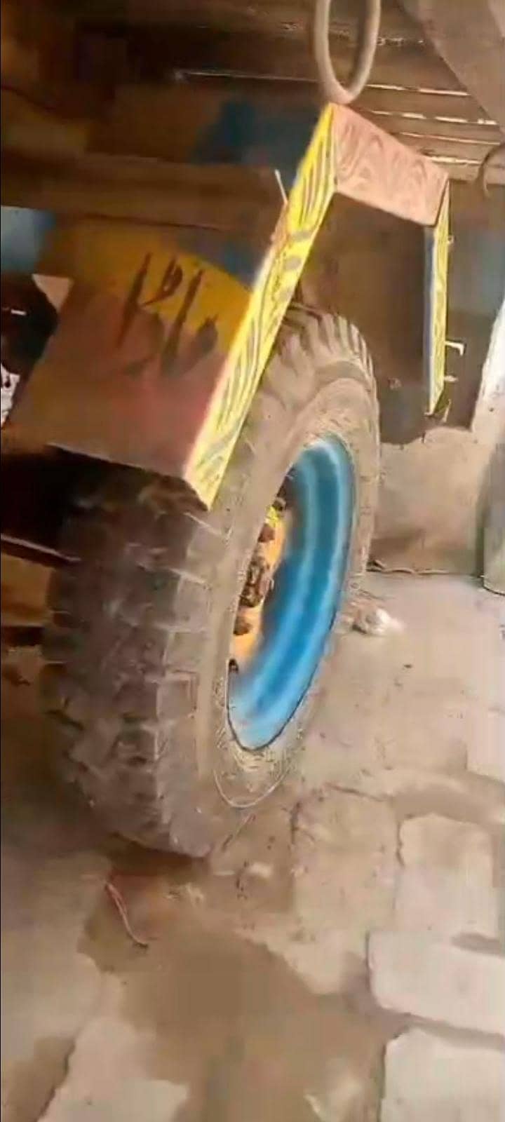 پھٹا فور سیل کھانے وال کا بنا ہوا ہے چار ماہ یوز صرف پھٹا سیل کرنا ہے 2