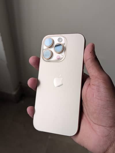 Iphone 16 pro. (Desert titanium)