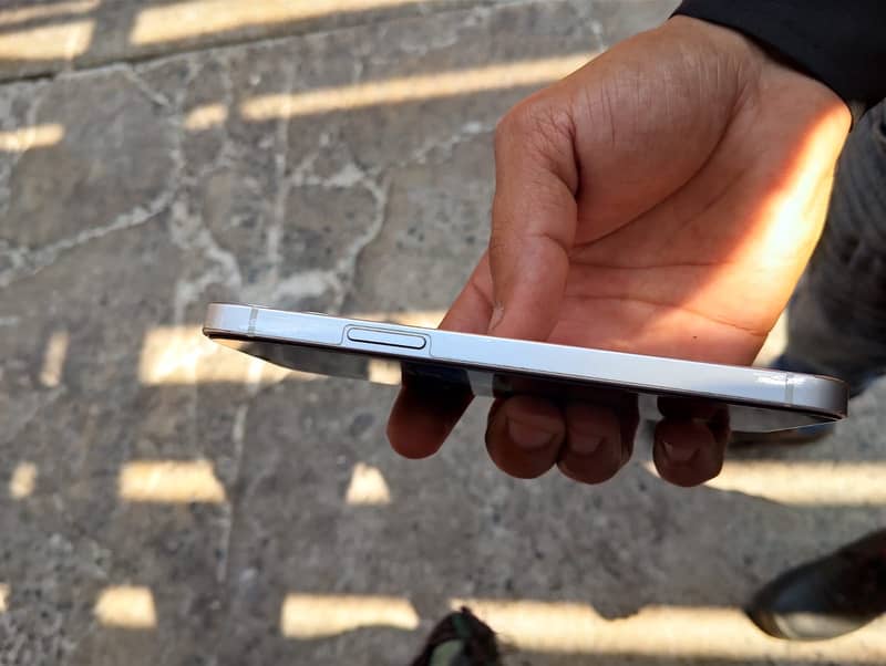 iphone 12 4
