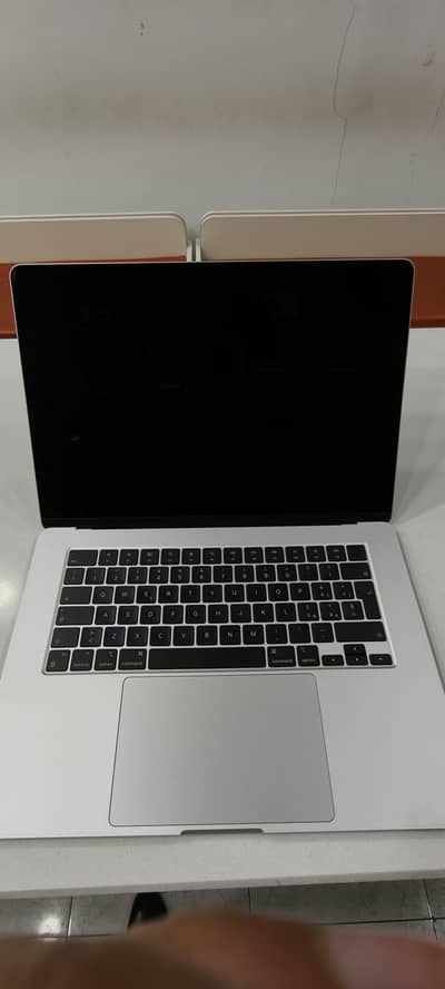 MacBook Air 2024 M3 iCloud Lock